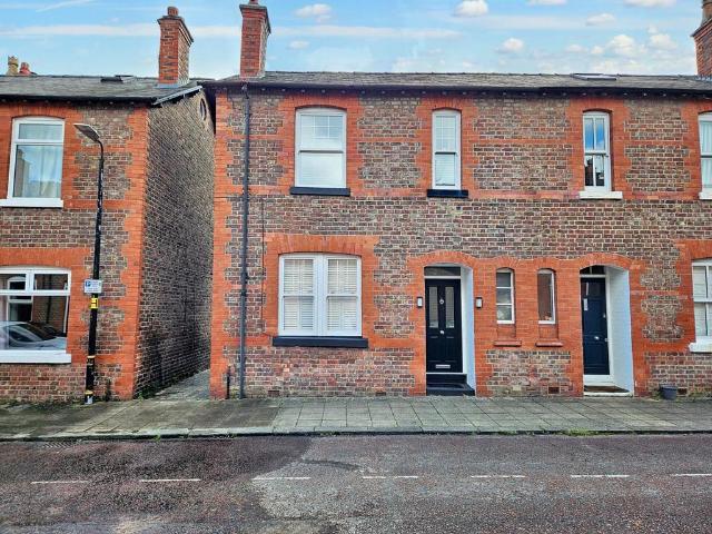 2 bedroom end of terrace house for sale