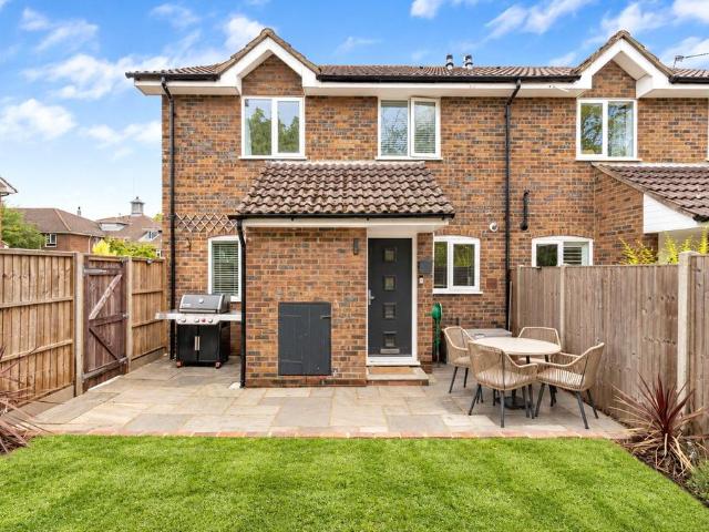 2 bedroom end of terrace house for sale