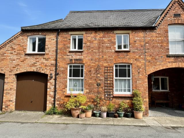 2 bedroom end of terrace house for sale