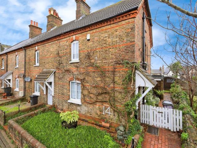 2 bedroom end of terrace house for sale