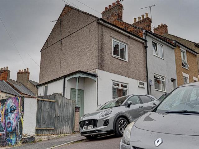 2 bedroom end of terrace house for sale
