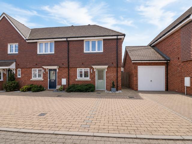 2 bedroom end of terrace house for sale