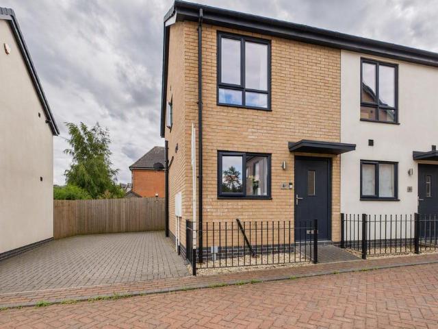 2 bedroom end of terrace house for sale