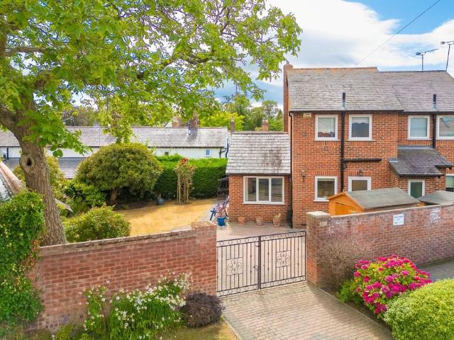 2 bedroom end of terrace house for sale