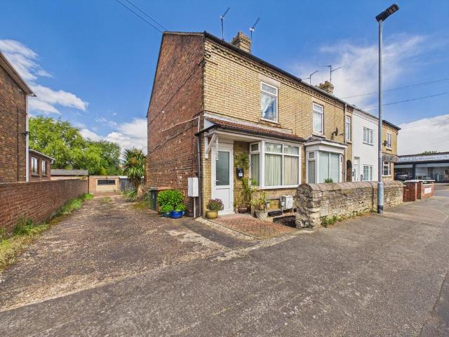 2 bedroom end of terrace house for sale