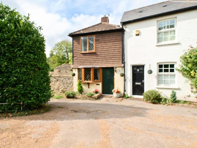 2 bedroom end of terrace house for sale