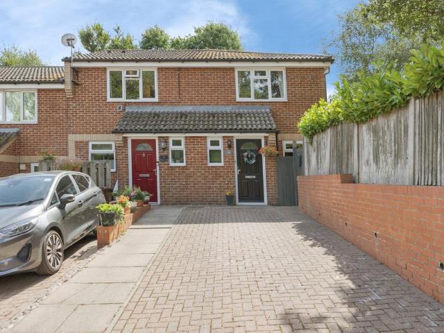 2 bedroom end of terrace house for sale