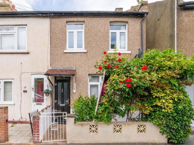 2 bedroom end of terrace house for sale