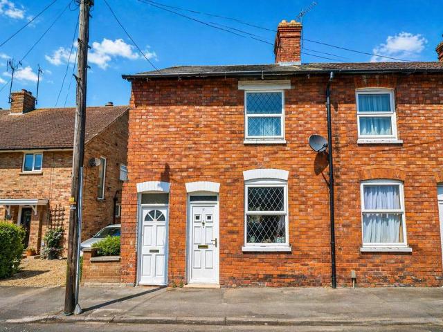 2 bedroom end of terrace house for sale