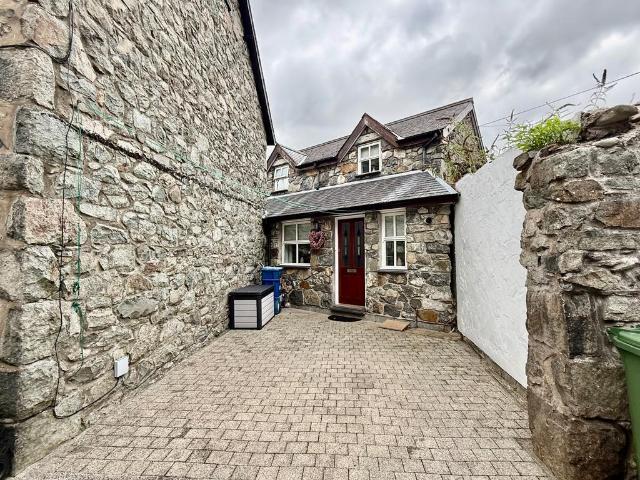 2 bedroom end of terrace house for sale