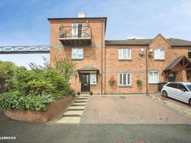 2 bedroom end of terrace house for sale