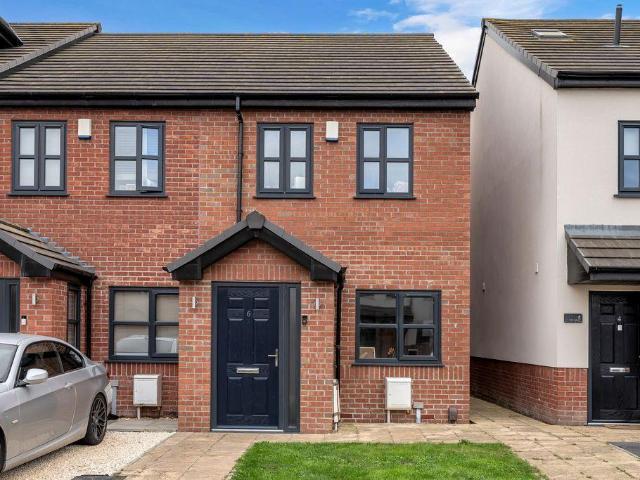 2 bedroom end of terrace house for sale