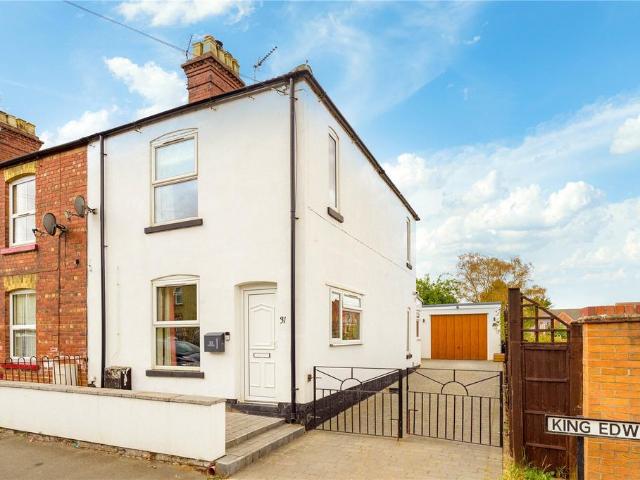 2 bedroom end of terrace house for sale