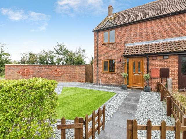 2 bedroom end of terrace house for sale