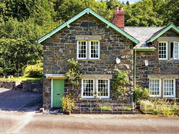 Powys county, Wales - Garden, Fireplace