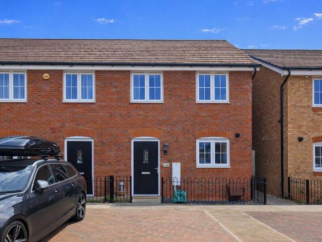 2 bedroom end of terrace house for sale