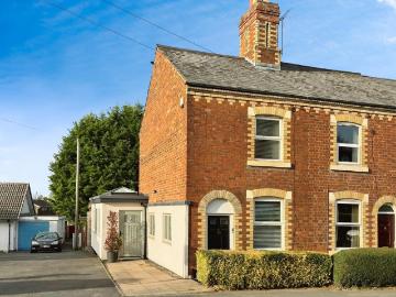 2 bedroom end of terrace house for sale