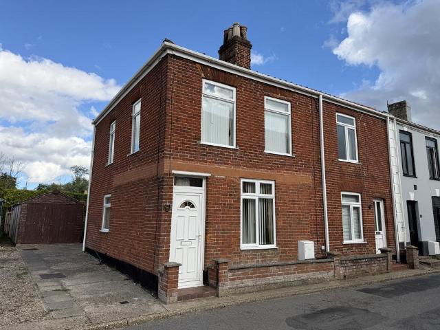 2 bedroom end of terrace house for sale