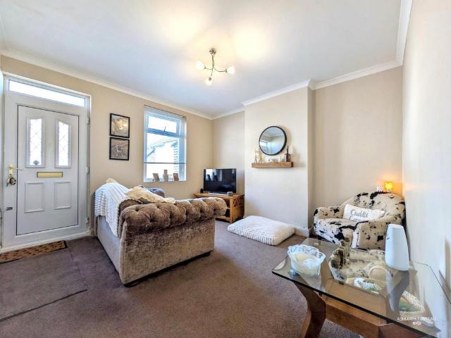 2 bedroom end of terrace house for sale