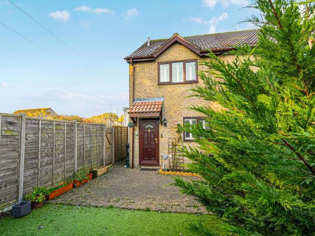 2 bedroom end of terrace house for sale