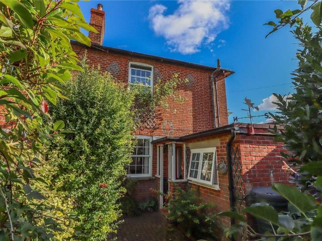 2 bedroom end of terrace house for sale