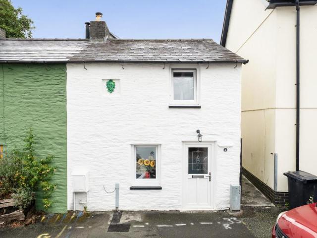 2 bedroom end of terrace house for sale
