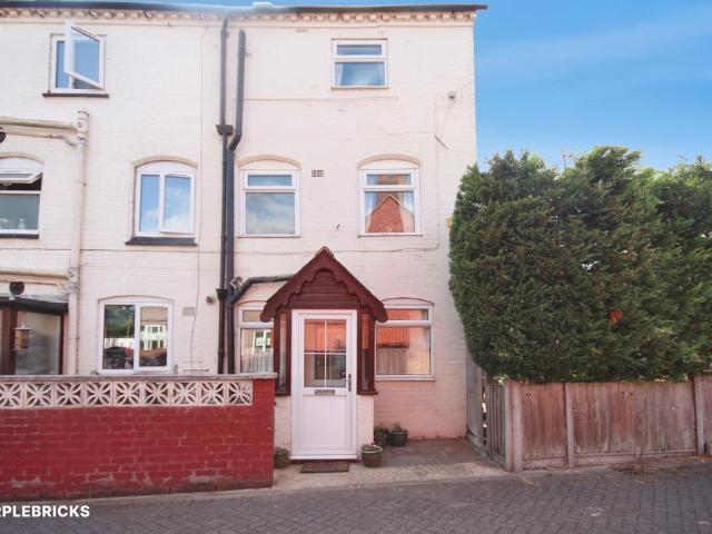 2 bedroom end of terrace house for sale