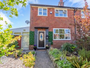 2 bedroom end of terrace house for sale