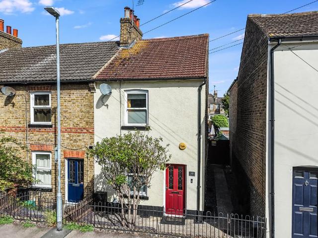 2 bedroom end of terrace house for sale