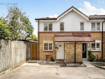 2 bedroom end of terrace house for sale