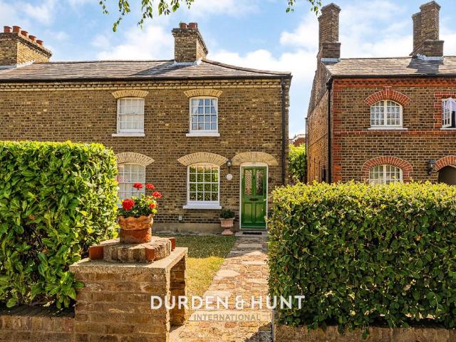 2 bedroom end of terrace house for sale