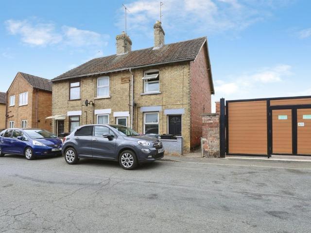 2 bedroom end of terrace house for sale