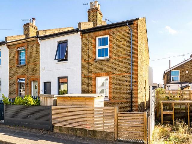 2 bedroom end of terrace house for sale