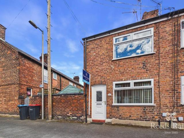 2 bedroom end of terrace house for sale