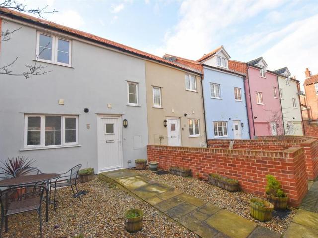 2 bedroom terraced house for sale