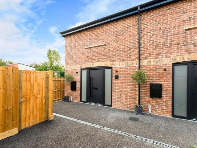 2 bedroom end of terrace house for sale