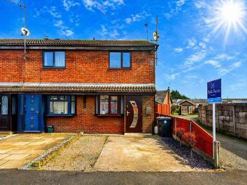 Flintshire county, Wales - Garden, Equipped kitchen