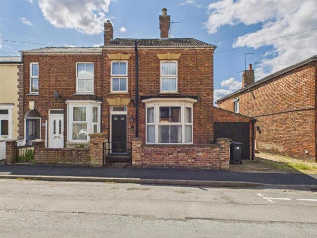 2 bedroom end of terrace house for sale