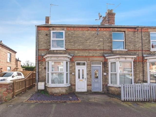2 bedroom end of terrace house for sale