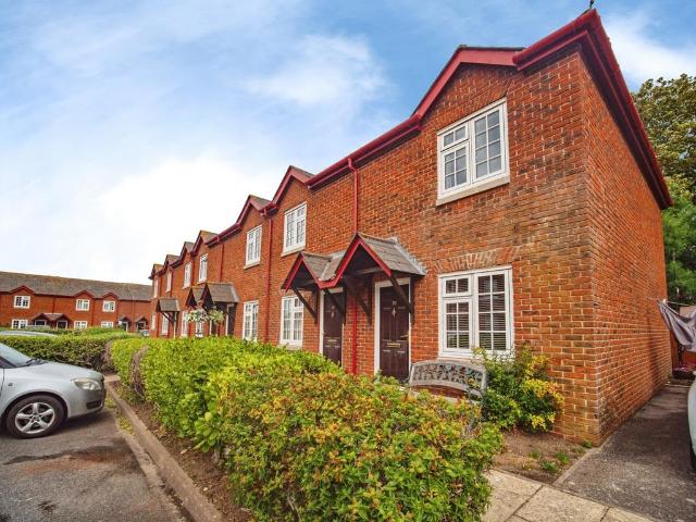 2 bedroom end of terrace house for sale