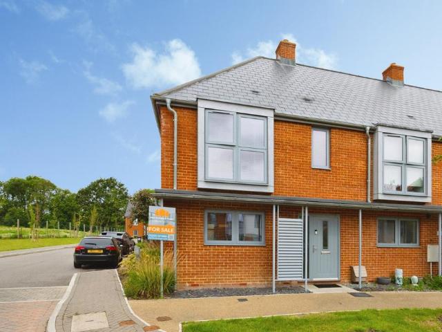 2 bedroom end of terrace house for sale