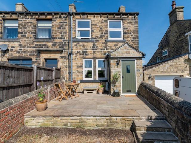 2 bedroom end of terrace house for sale