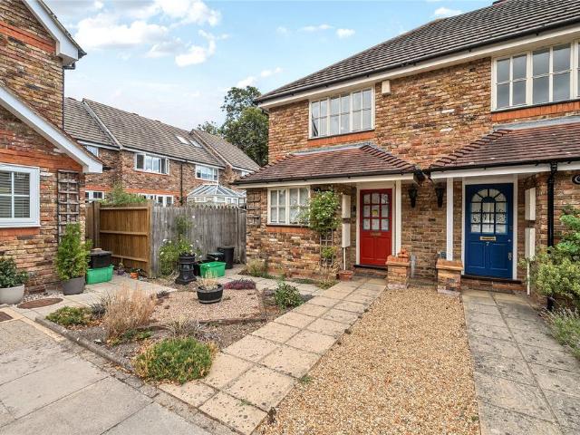 2 bedroom end of terrace house for sale