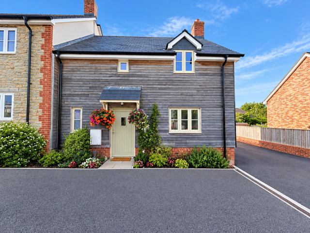 2 bedroom end of terrace house for sale