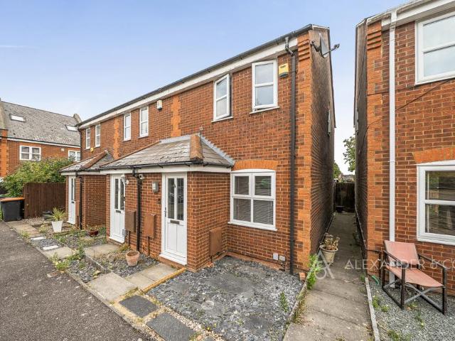 2 bedroom end of terrace house for sale