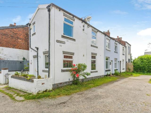 2 bedroom end of terrace house for sale