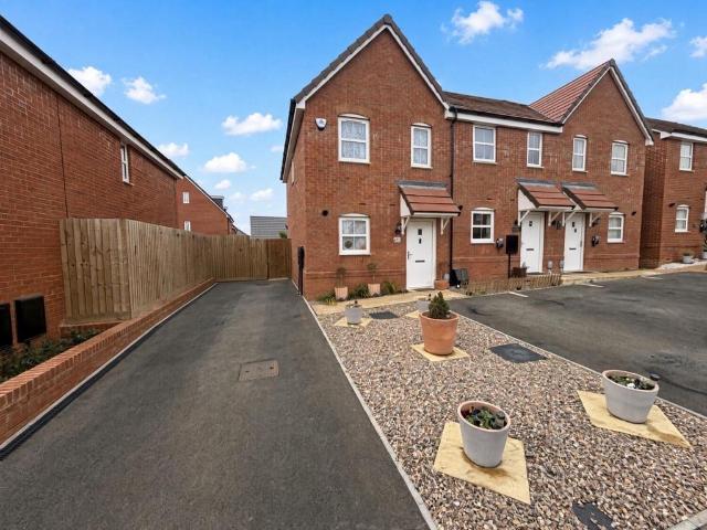 2 bedroom end of terrace house for sale