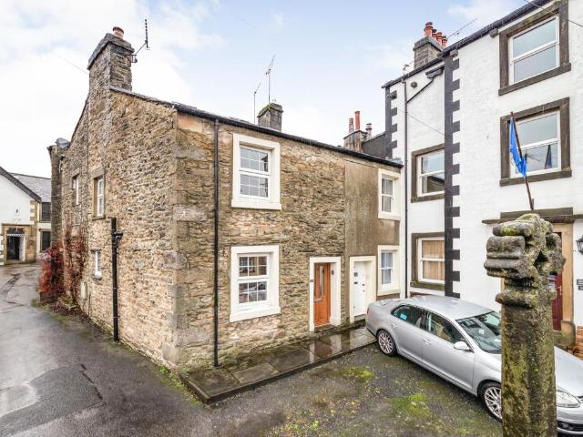 2 bedroom end of terrace house for sale