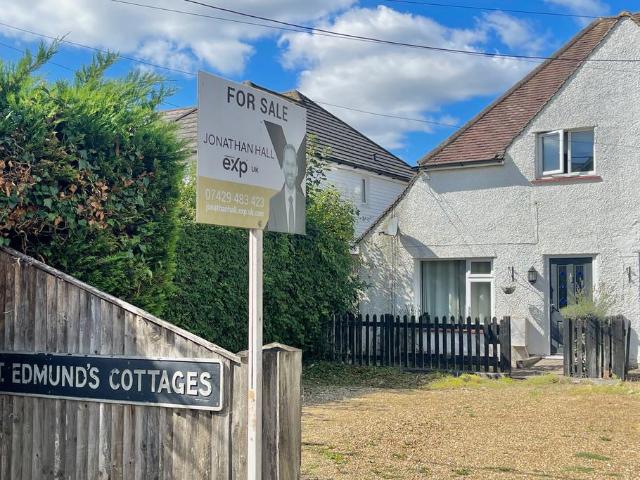 2 bedroom end of terrace house for sale