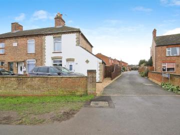 Fenland, East of England - Garden, Parking